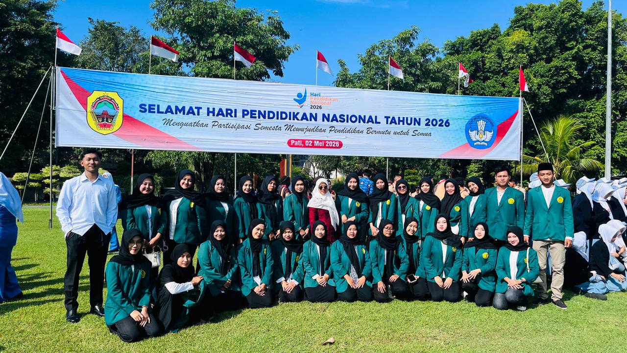 Straight News: Hari Pendidikan Nasional Diperingati Khidmat di Alun-Alun Pati